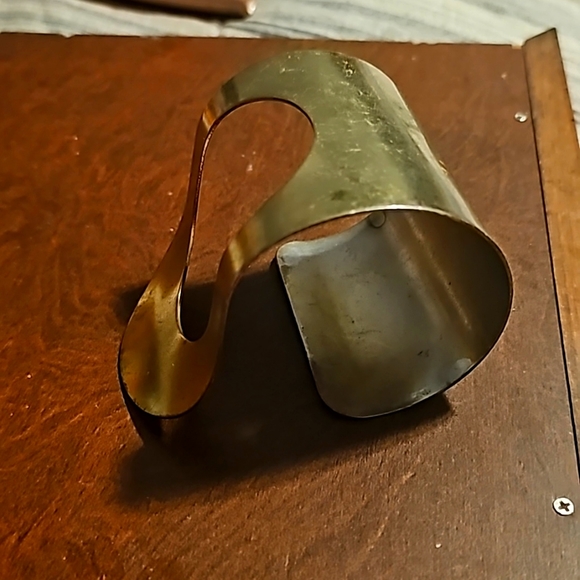 Ferragamo Sculptural Silvertone Wide Cuff Unique Design Bracelet - Picture 3 of 8